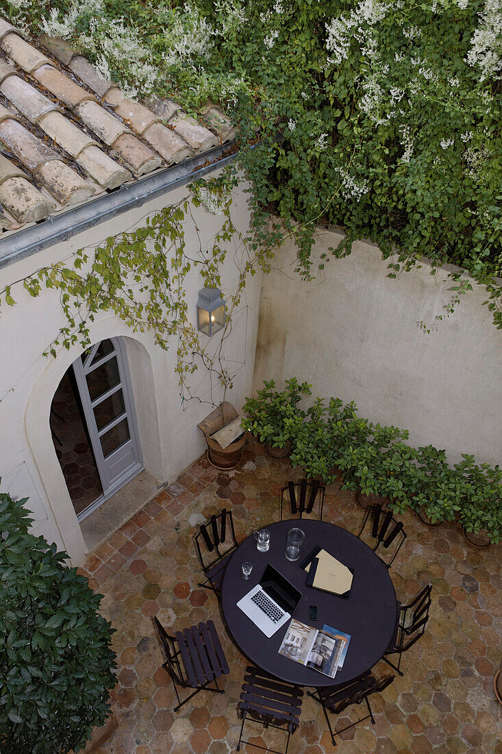 Courtyard with garden furniture