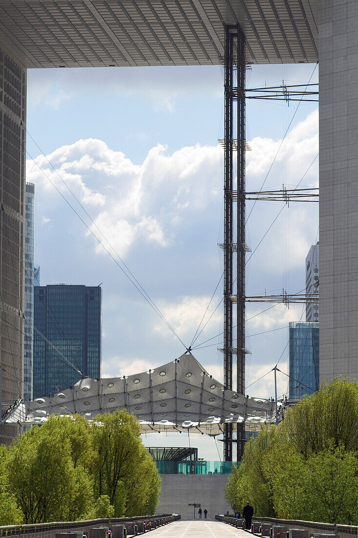 France, Paris-La Défense, La Grande Arche de la Defense by Johan Otto Spreckelsen, view from the Jetty