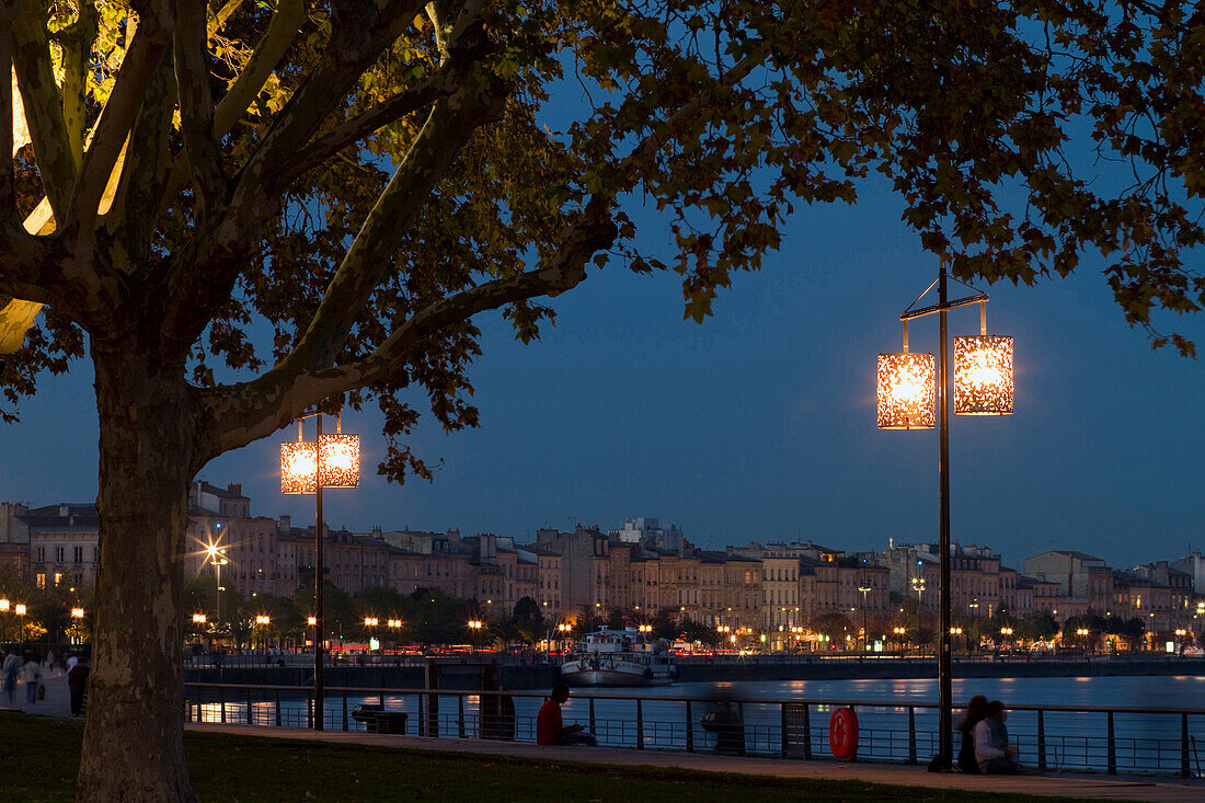 France, Bordeaux, Southwestern France, Aquitaine, Quai Louis XVIII at night