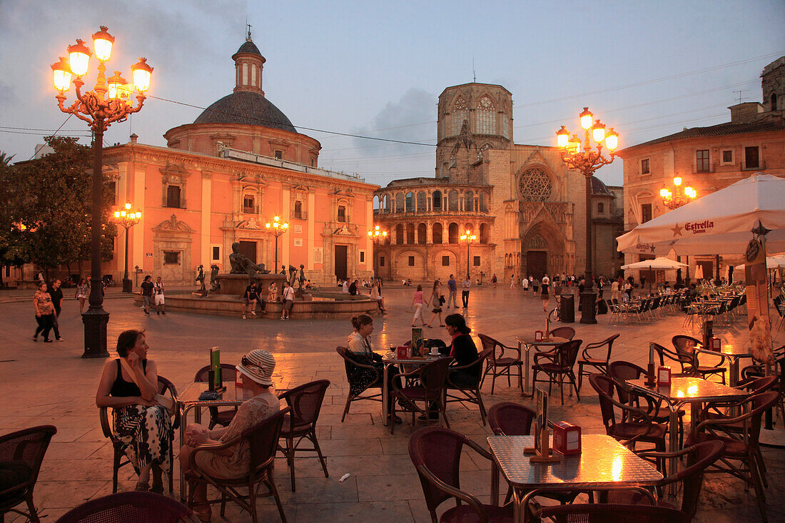 Spain, Valencia, Plaza de la Virgen, Cathedral, Nuestra Senora de los Desamparados, night