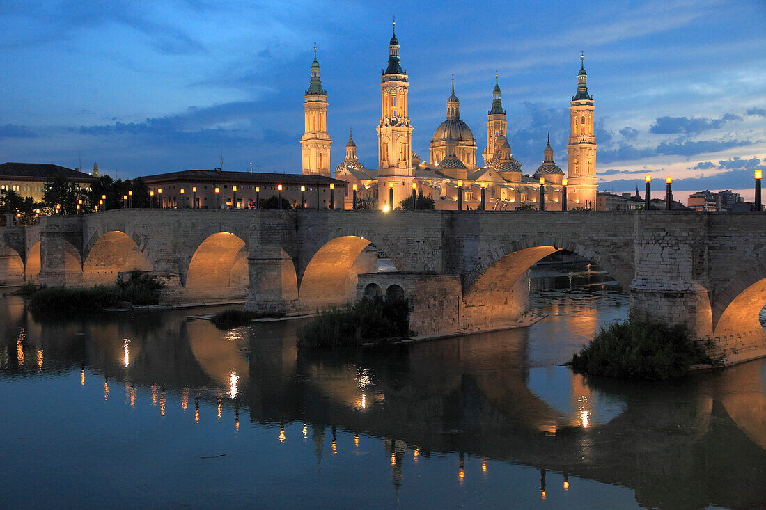 'Spain, Aragon, Zaragoza, Basilica de Nuestra Senora del Pilar; Ebro River; Puente de Piedra, bridge, '