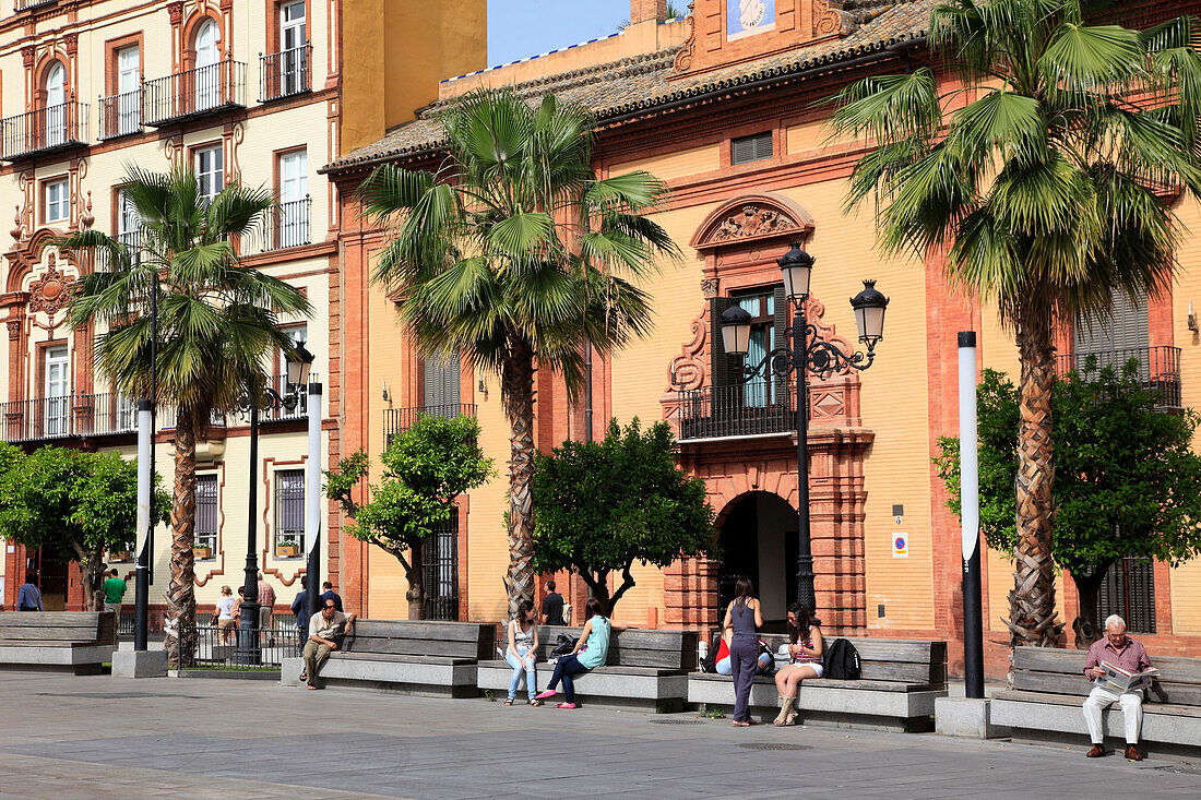 Spain, Andalusia, Seville, Puerta de Jerez, street scene, people