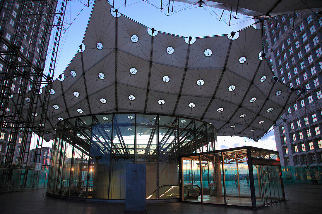 France, Paris, La Défense, Grande Arche