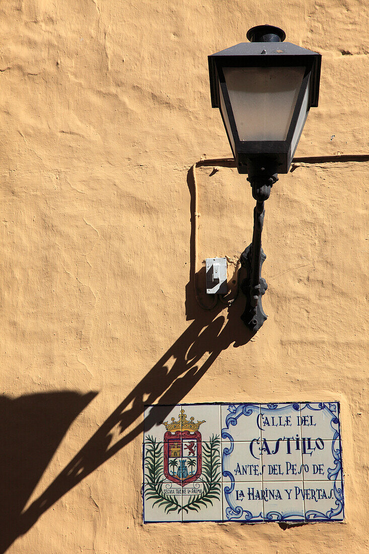 Spain, Canary Islands, Gran Canaria, Las Palmas, Vegueta, street sign, lamp