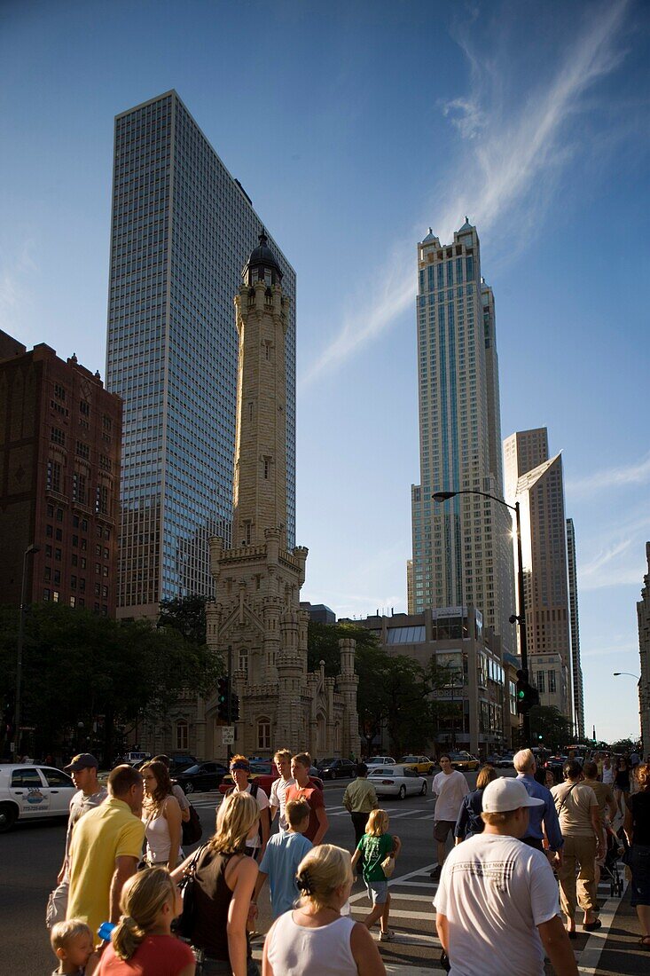 CROWDS WATER TOWER NORTH MICHIGAN AVENUE CHICAGO ILLINOIS USA