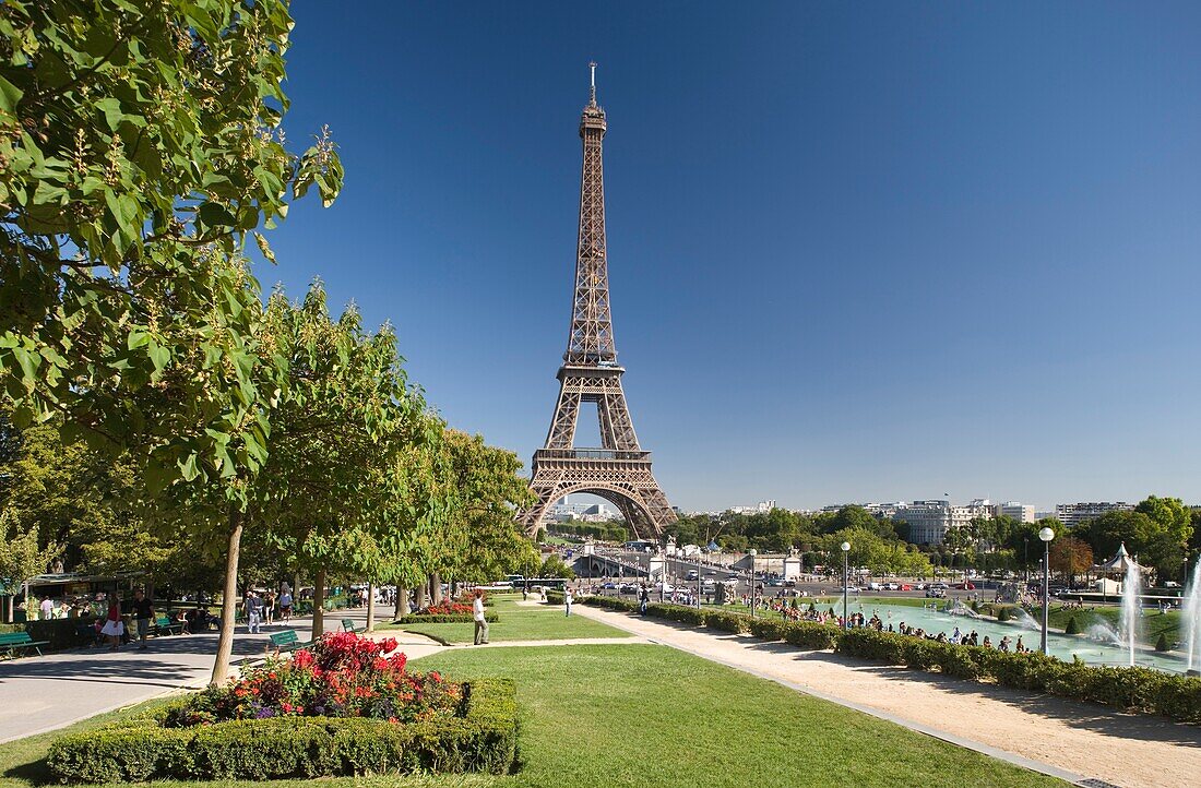 FLOWER BEDS PALAIS DE CHAILLOT EIFFEL TOWER PARIS FRANCE