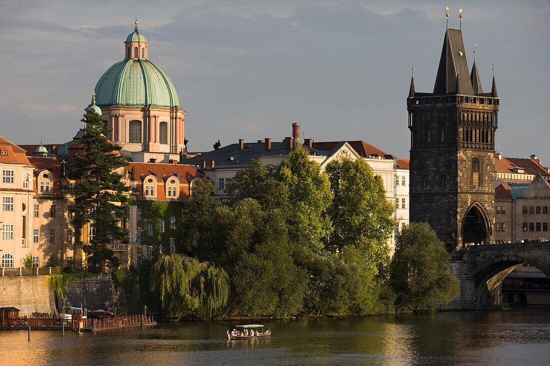 KING CHARLES IV BRIDGE VLTAVA RIVER STARE MESTO OLD TOWN PRAGUE CZECH REPUBLIC