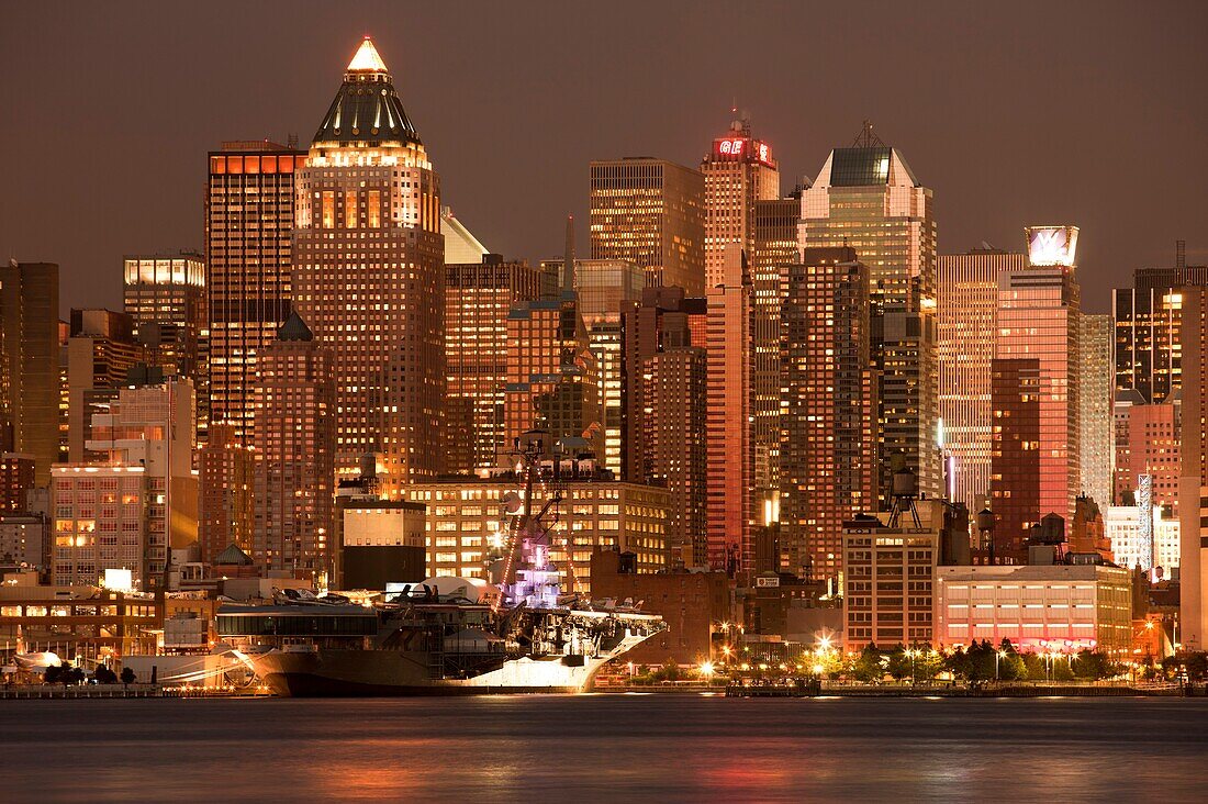 MIDTOWN SKYLINE HUDSON RIVER MANHATTAN NEW YORK CITY USA