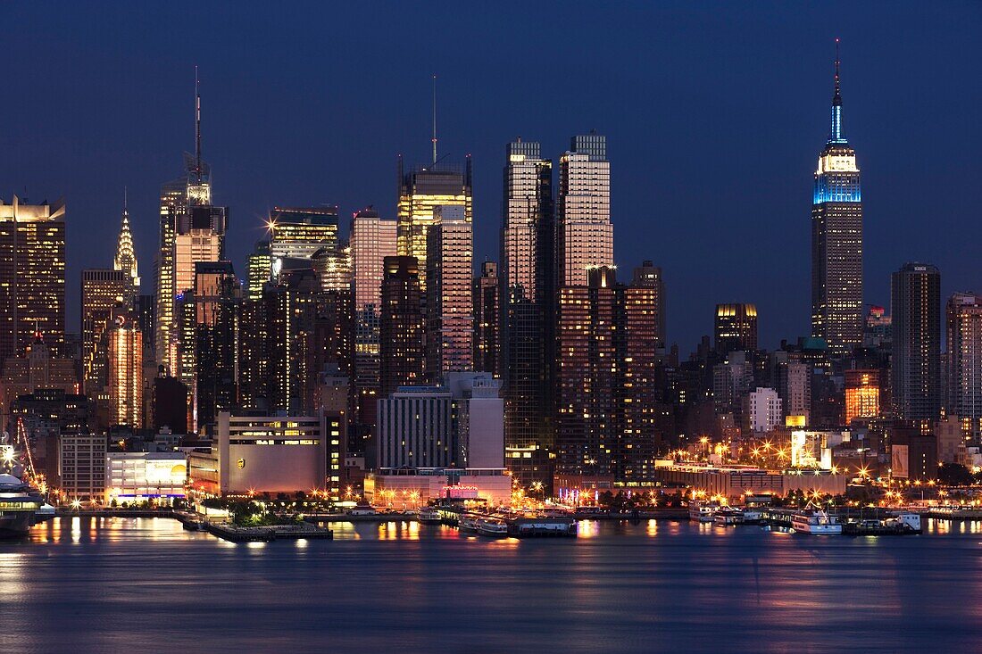 MIDTOWN SKYLINE HUDSON RIVER MANHATTAN NEW YORK CITY USA