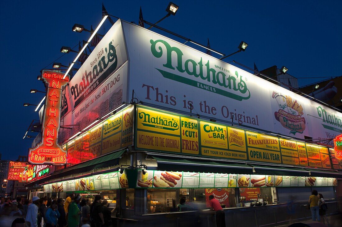 NATHANS FAMOUS HOT DOG STAND SURF AVENUE CONEY ISLAND BROOKLYN NEW YORK USA