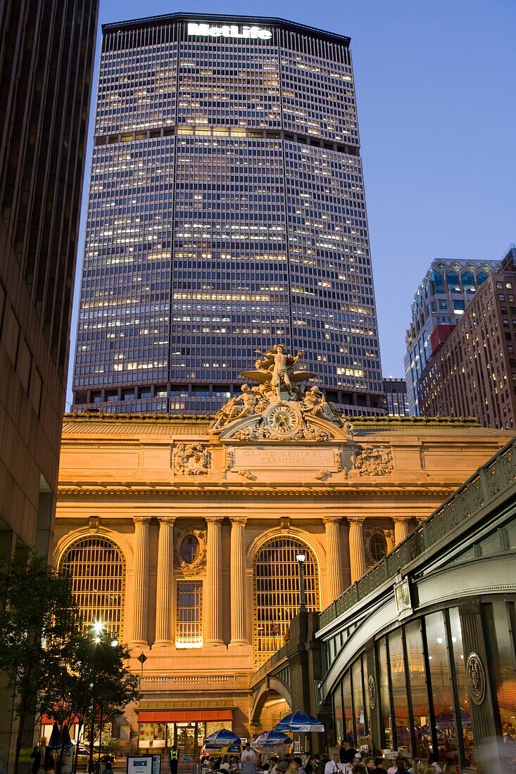 PERSHING SQUARE CAFES GRAND CENTRAL TERMINAL FORTY SECOND STREET MANHATTAN NEW YORK CITY USA