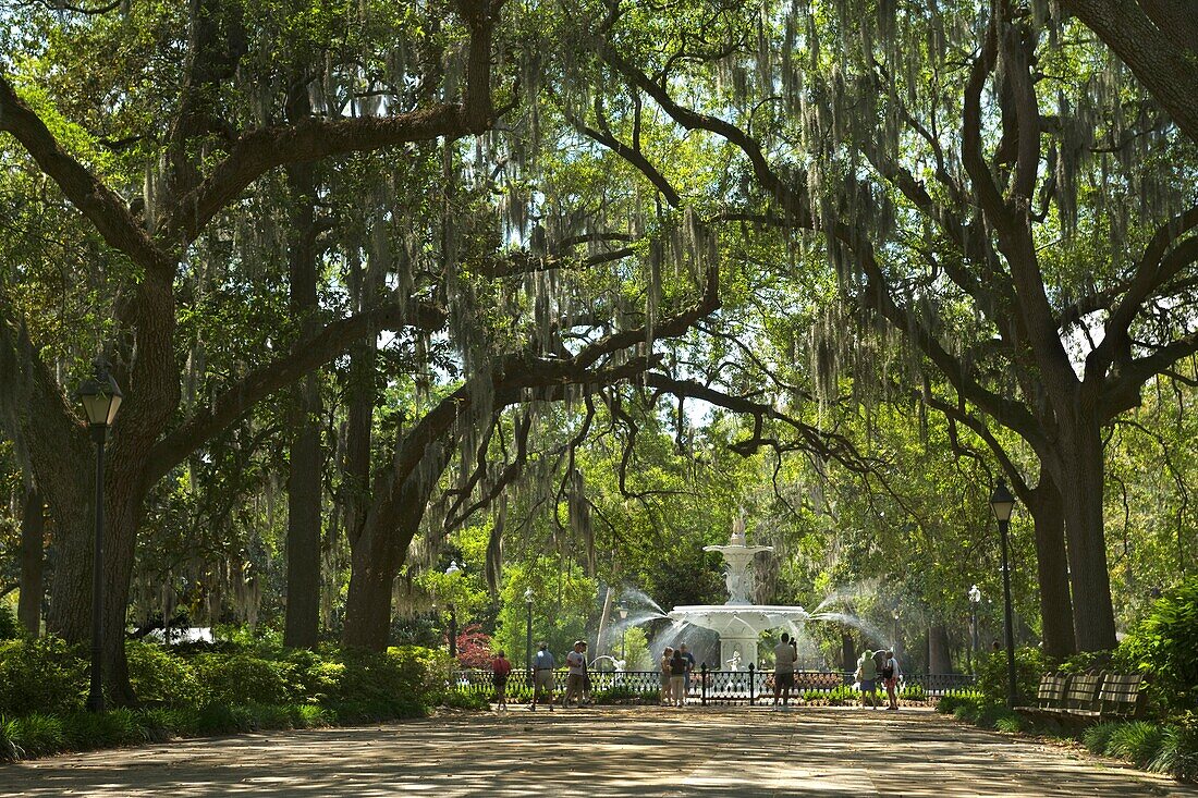 PROMENADE MALL FOUNTAIN FORSYTH PARK SAVANNAH GEORGIA USA