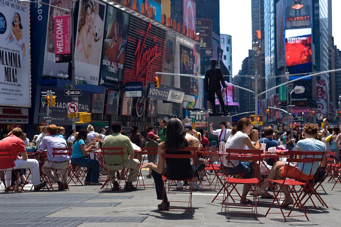 RED TABLES PEDESTRIAN PLAZA TIMES SQUARE MIDTOWN MANHATTAN NEW YORK CITY USA