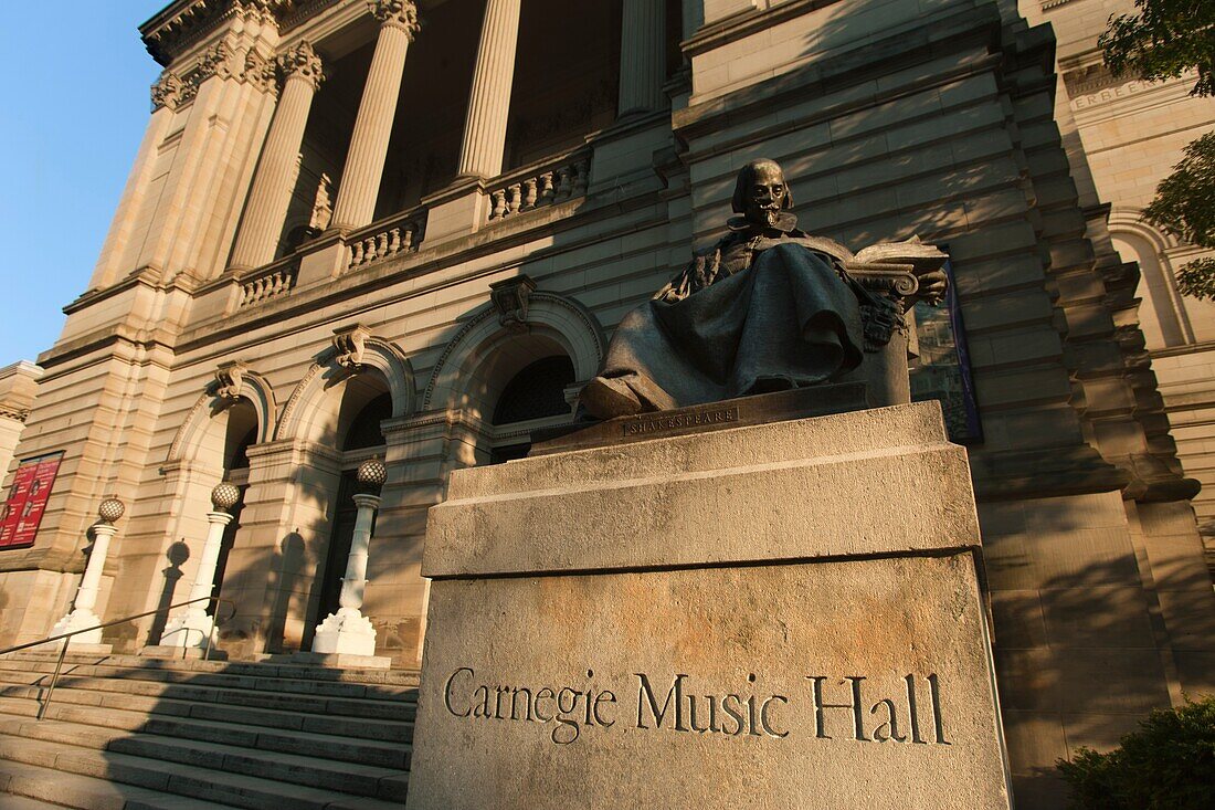 SHAKESPEARE STATUE CARNEGIE MUSIC HALL OAKLAND PITTSBURGH PENNSYLVANIA USA