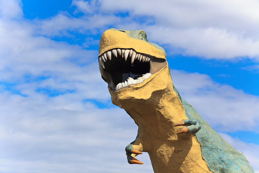 Model of world's largest dinosaur tyrannosaurus rex, drumheller alberta canada
