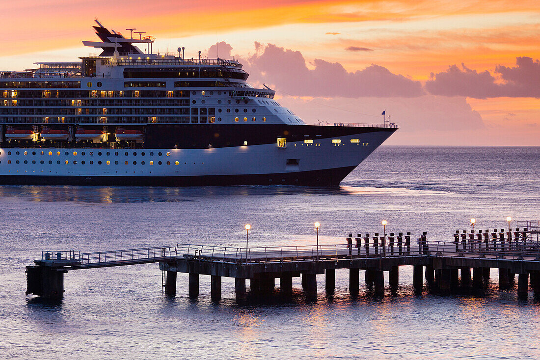 Dominica, Roseau, cruiseship, dusk