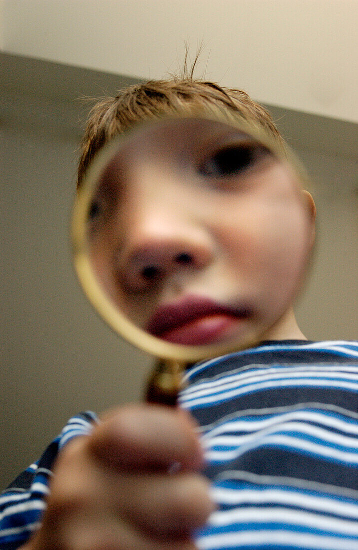 FV5509, Brian Summers, Boy Looking through Magnify Glass