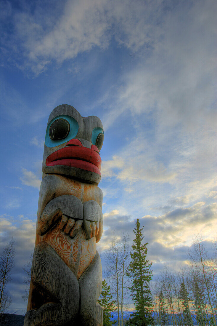 Clan pole, Totem Pole, Teslin, Yukon