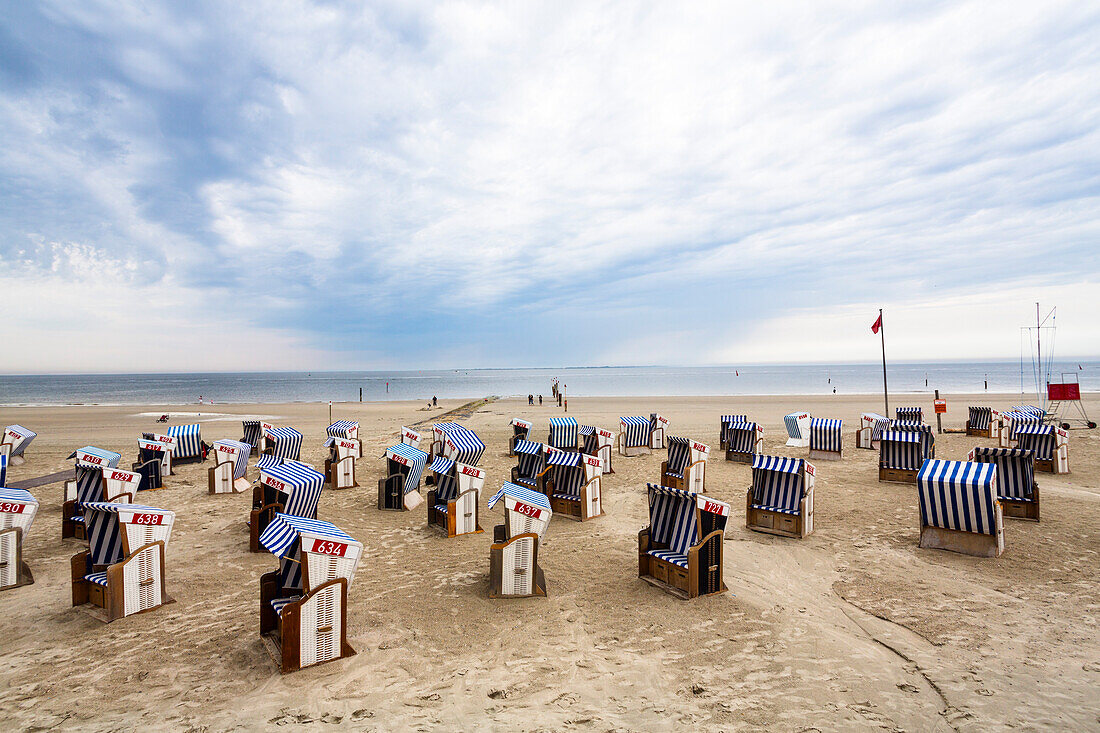 Beach chairs on the beach, Weststrand, Norderney Island, Nationalpark, North Sea, East Frisian Islands, East Frisia, Lower Saxony, Germany, Europe