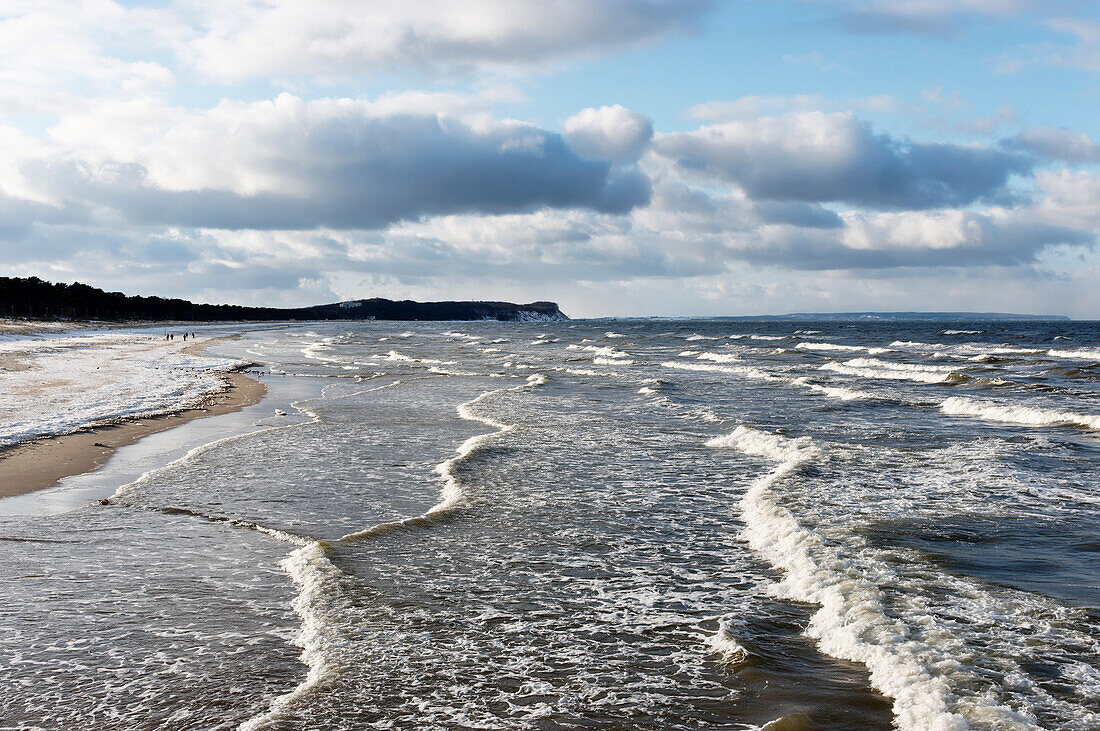 Baltic sea beach between Goehren und Sellin, Seaside Resort Goehren in Winter, Island of Ruegen, Mecklenburg-Western Pomerania, Germany