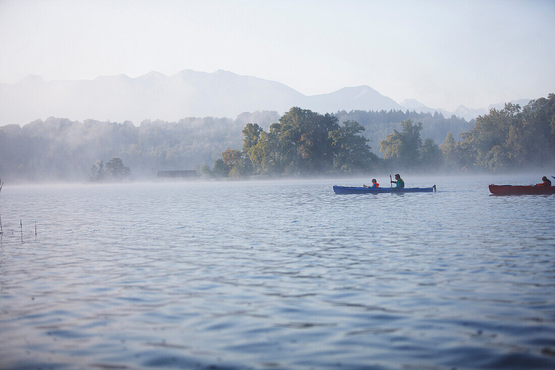 Kajakfahren auf dem Staffelsee, Seehausen, Oberbayern, Bayern, Deutschland