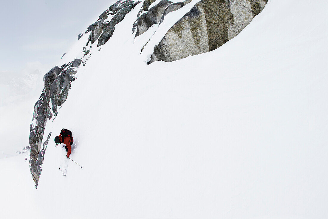 Freerider im Tiefschnee, Marmolata, Trentino, Italien