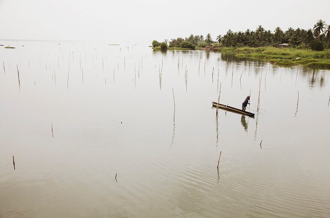 Fisher on Lake Aheme, Come, Mono Department, Benin