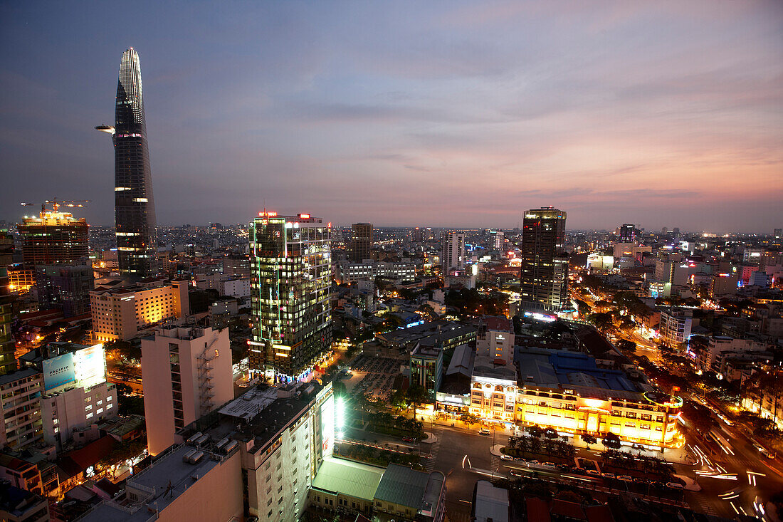 Stadtansicht am Abend, Ho-Chi-Minh Stadt, Vietnam