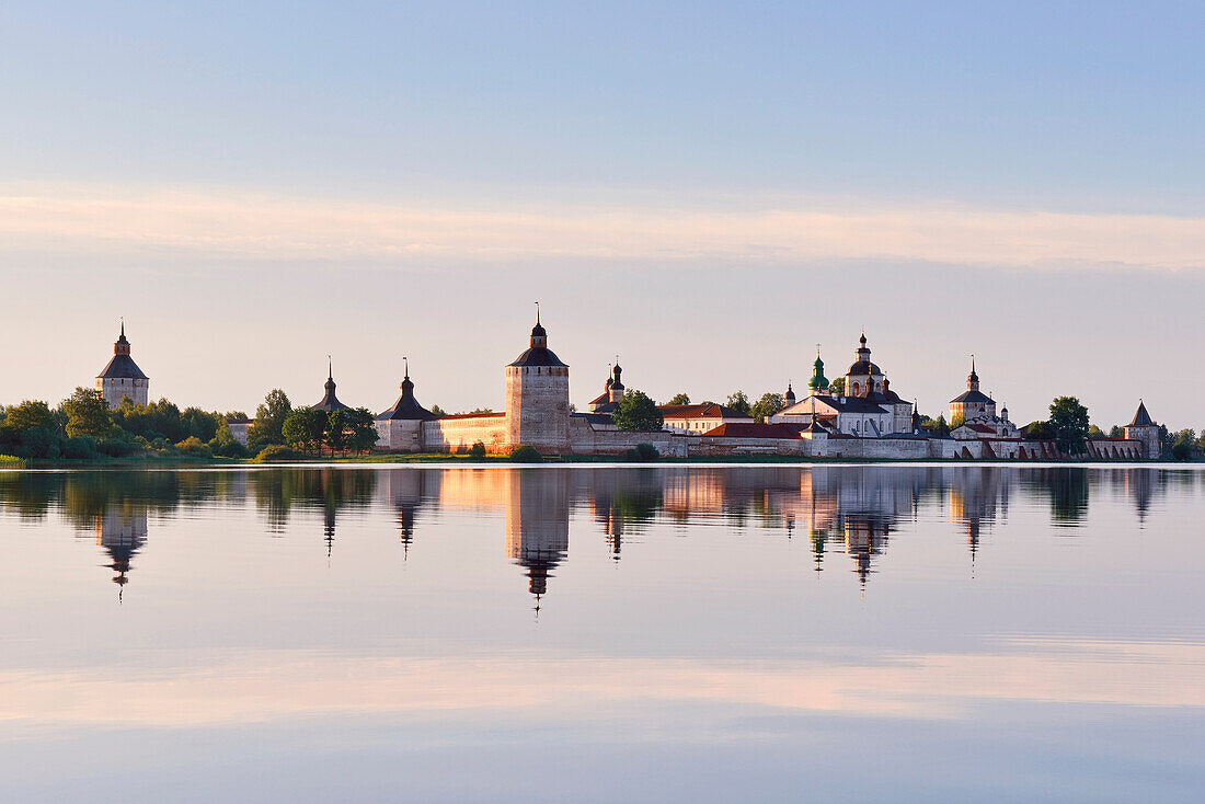 Morgendämmerung, Kirillo-Belozersky, Kloster Kirillov, Region Wologda, Russland
