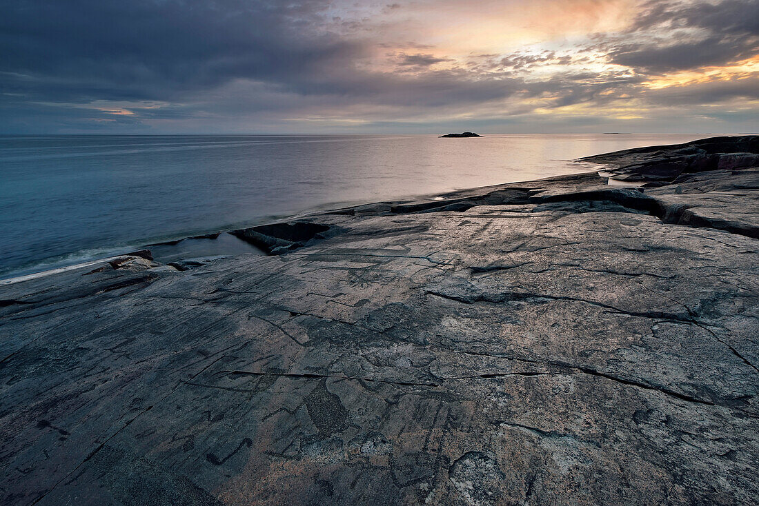 Weisse Nächte, Petroglyphen des östlichen Ufer des Sees Onega, Republik Karelien, Russland