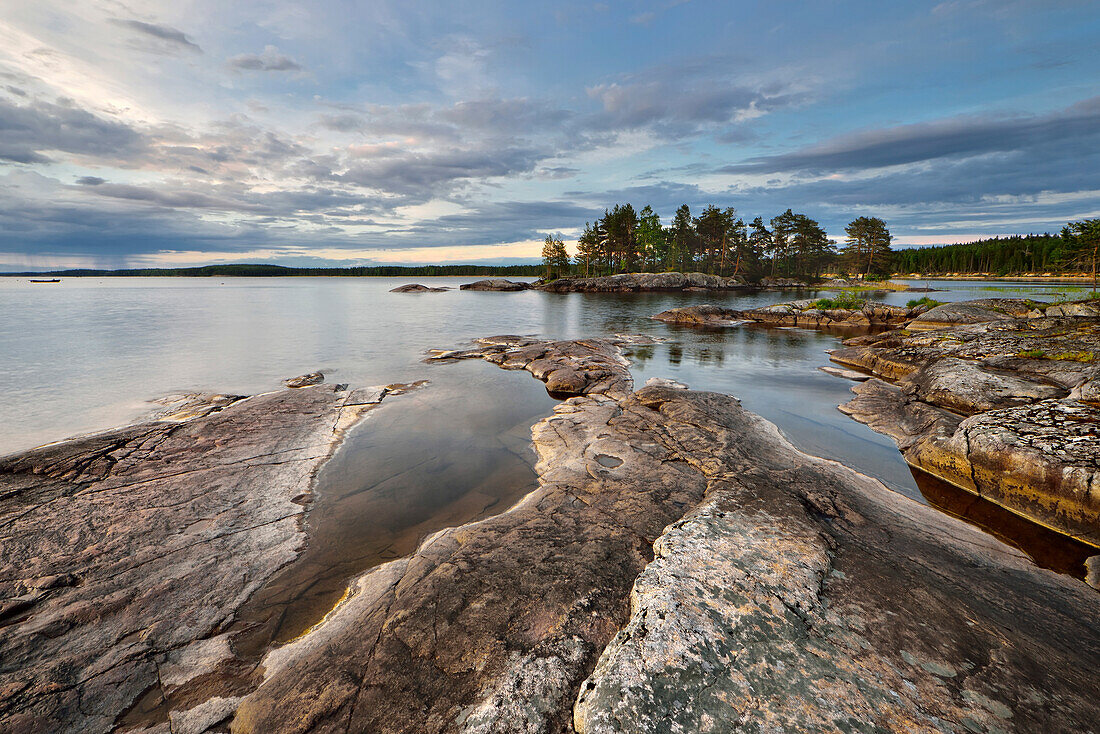 Sonnenuntergang am Onegasee, Republik Karelien, Russland