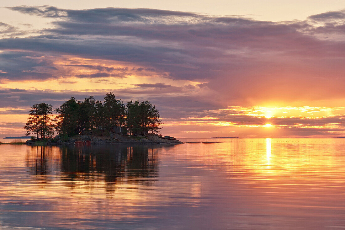 Sonnenuntergang am Onegasee, Republik Karelien, Russland