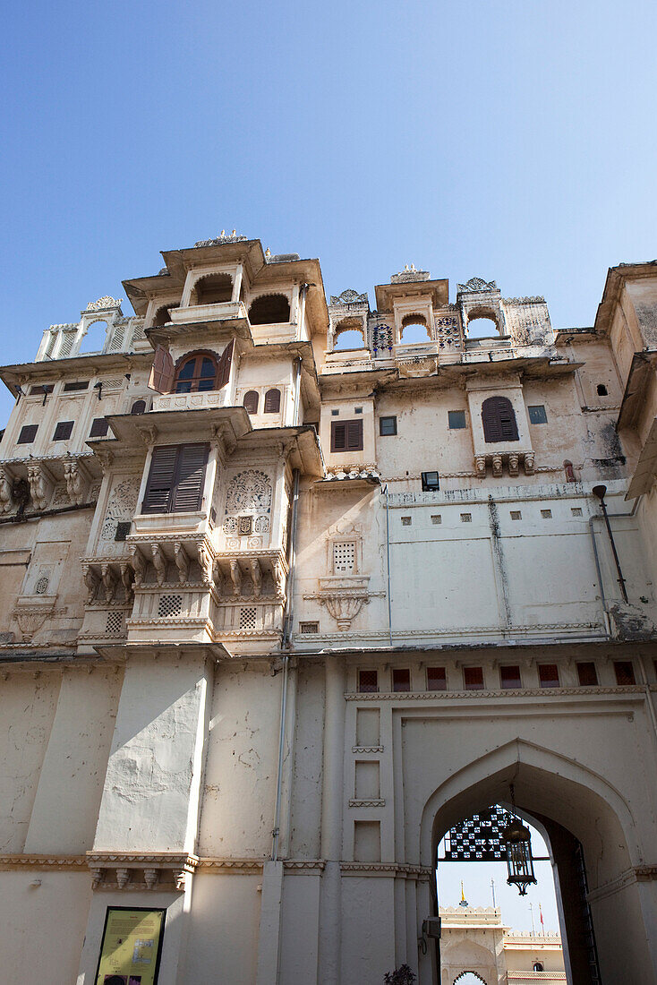 Fassade des City Palace, Udaipur, Rajasthan, Indien