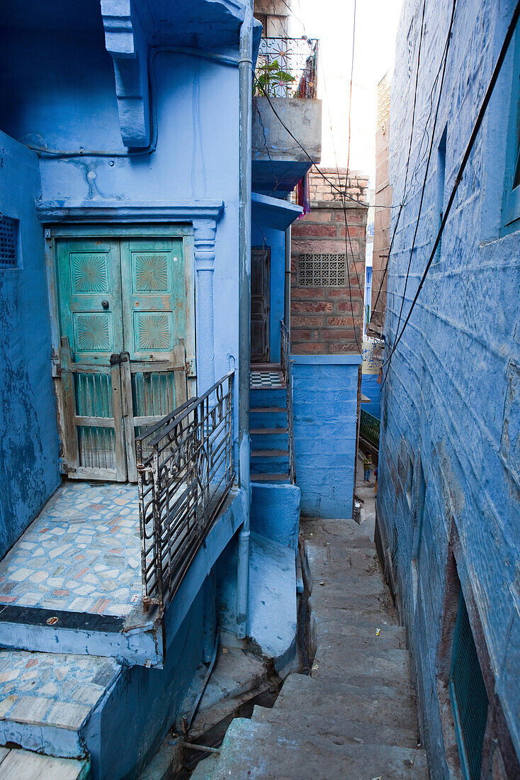 Typical alley of the ancient part of the so called blue city, Jodhpur, Rajasthan, India