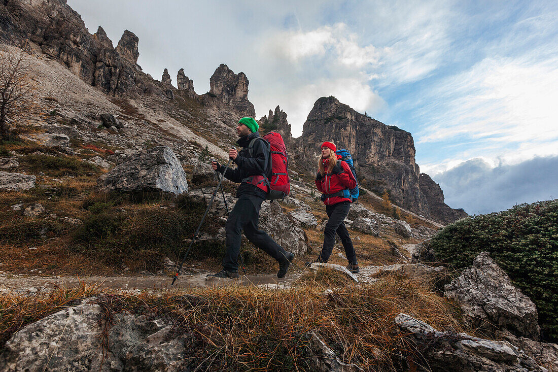 Young couple hiking, Sexten Dolomites, Belluno, Veneto, Italy