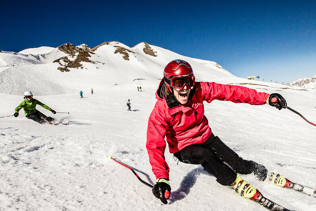 Skifahrer auf der Piste, Lavoz, Lenzerheide, Kanton Graubünden, Schweiz