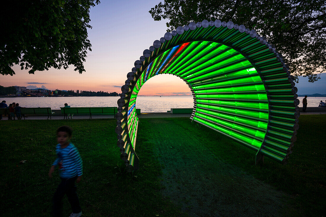 Lichtinstallation von Gerry Ammann am Bodensee, Lichttunnel, Bregenz, Vorarlberg, Österreich