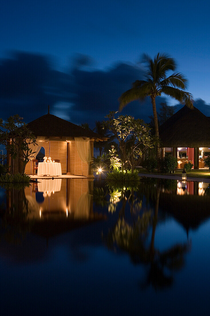 Pavillion für privates Abendessen und Tropical Bar des Mövenpick Resort und Spa Mauritius Hotel, Bel Ombre, Savanne District, Mauritius, Indischer Ozean