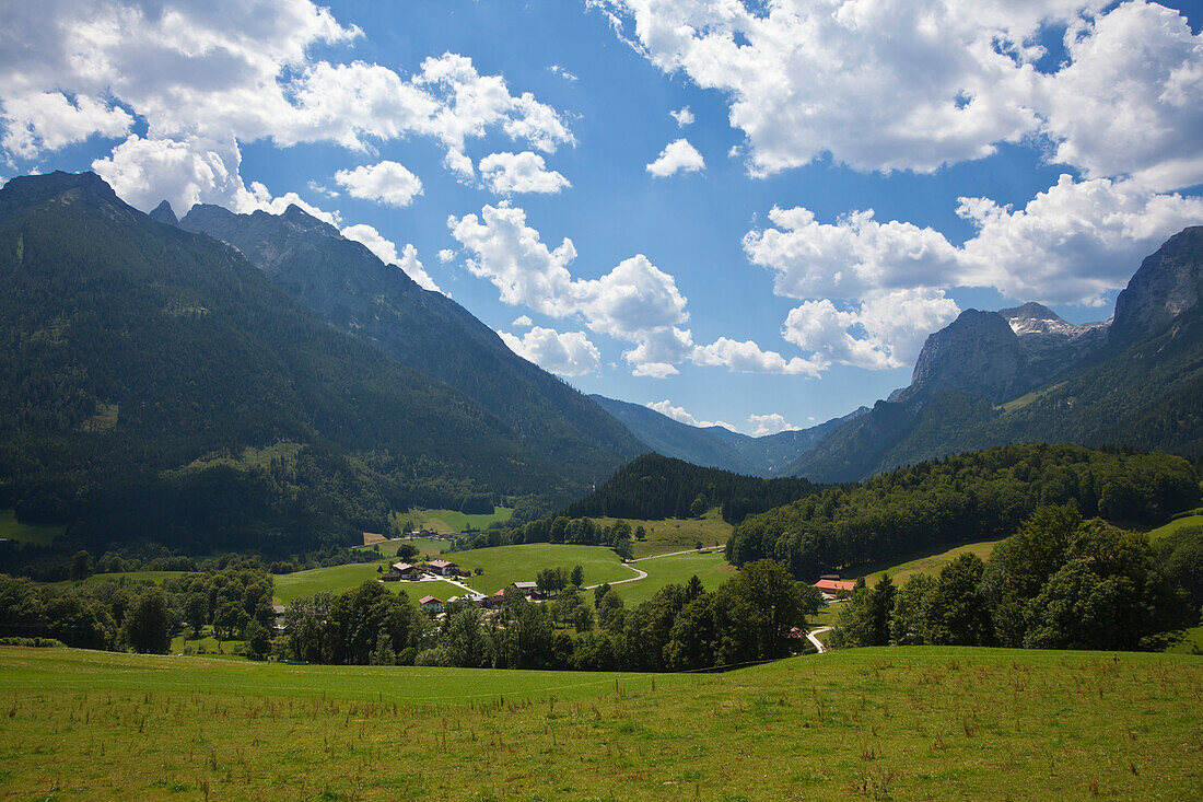 Blick ins Tal der Ramsauer Ache, Berchtesgadener Land, Nationalpark Berchtesgaden, Oberbayern, Bayern, Deutschland