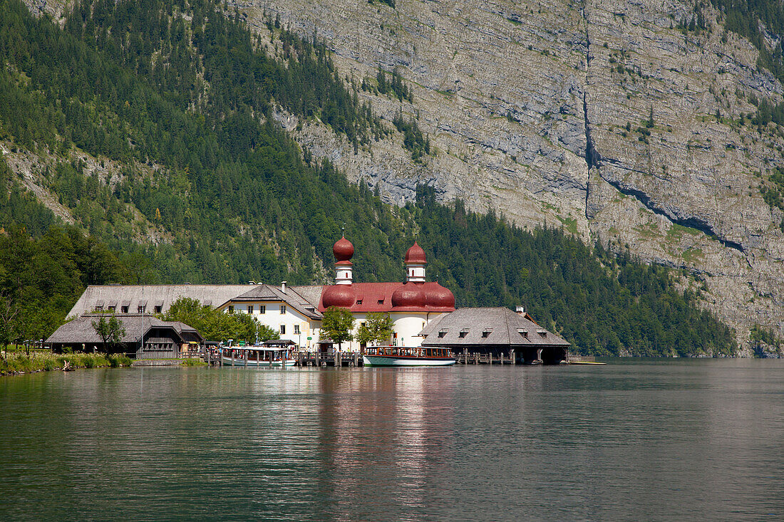 Barocke Wallfahrtskirche St. Bartholomä, Königssee, Berchtesgadener Land, Nationalpark Berchtesgaden, Oberbayern, Bayern, Deutschland