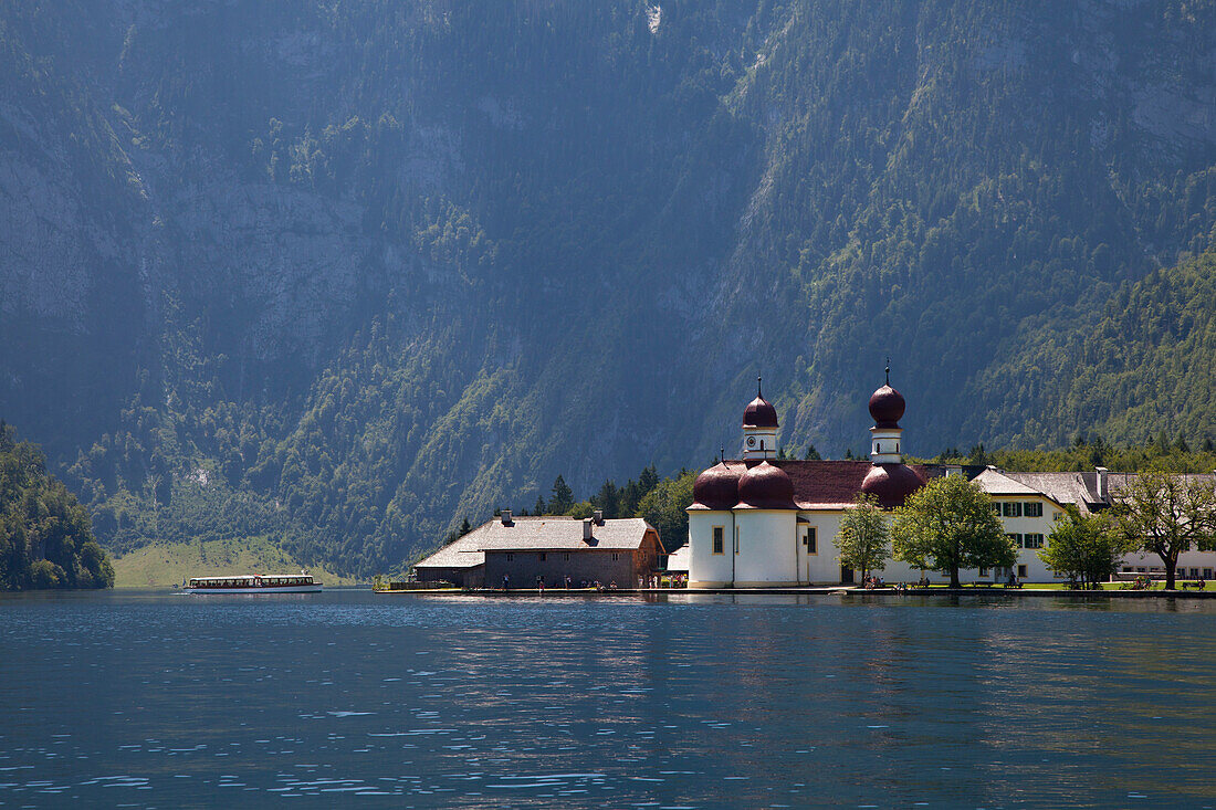 Barocke Wallfahrtskirche St. Bartholomä, Königssee, Berchtesgadener Land, Nationalpark Berchtesgaden, Oberbayern, Bayern, Deutschland