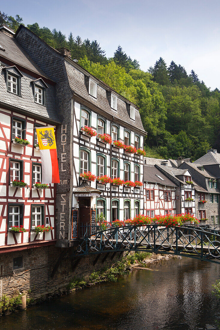 Half-timbered houses along the Rur, Monschau, Eifelsteig hiking trail, Eifel, North Rhine-Westphalia, Germany