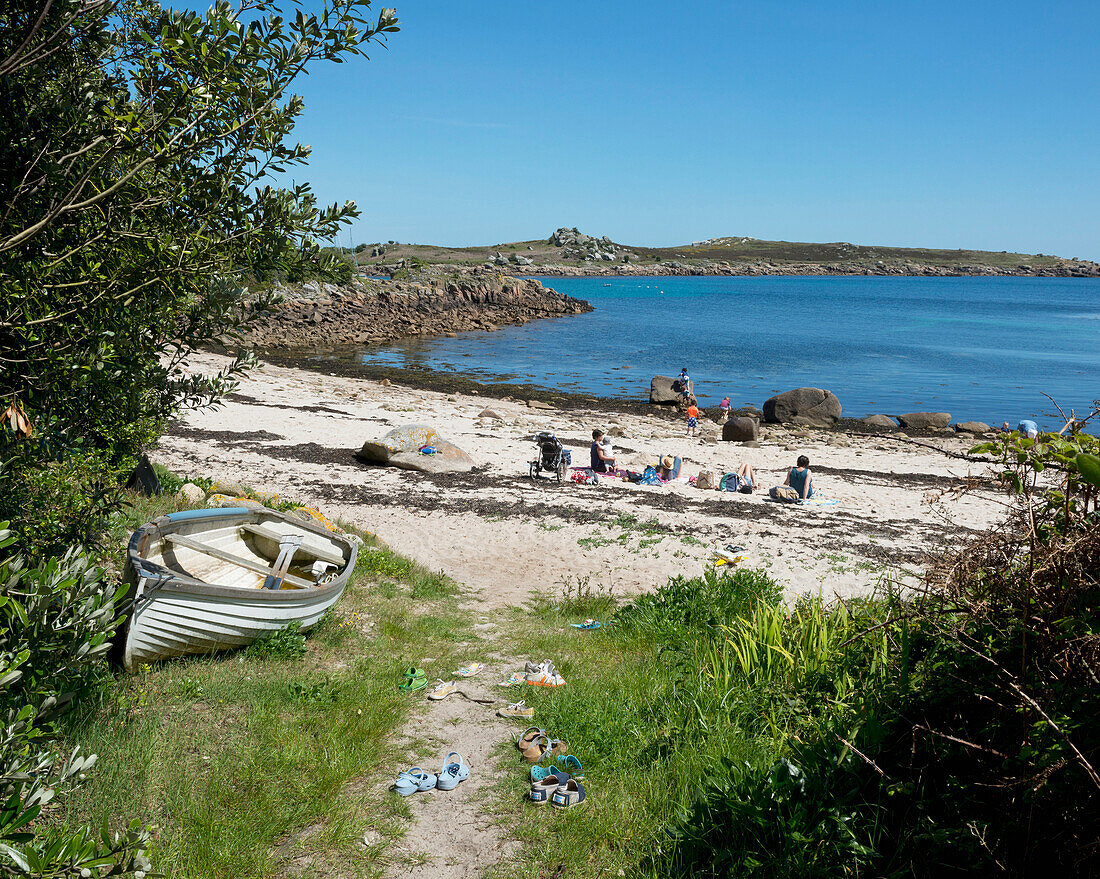 Family On Beach, Cove Vean, St Agnes, Isles Of Scilly, Cornwall, Uk, Europe