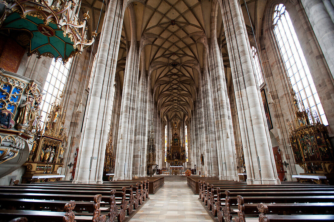 Das Innere des Münsters St. Georg, Dinkelsbühl, Franken, Bayern, Deutschland
