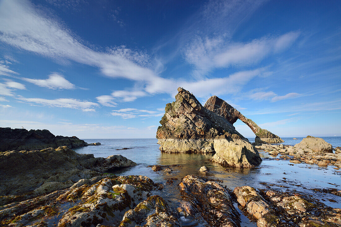 Bow Fiddle Rock, Portknockie, Moray, Ostküste, Schottland, Großbritannien, Vereinigtes Königreich
