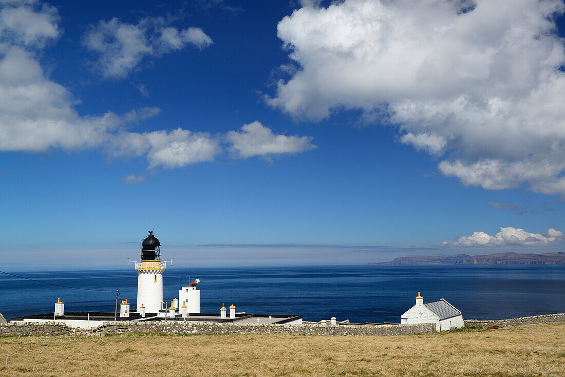 Lighthouse at Dunnet Head with view to Orkney Islands, Dunnet Head, Highland, Scotland, Great Britain, United Kingdom