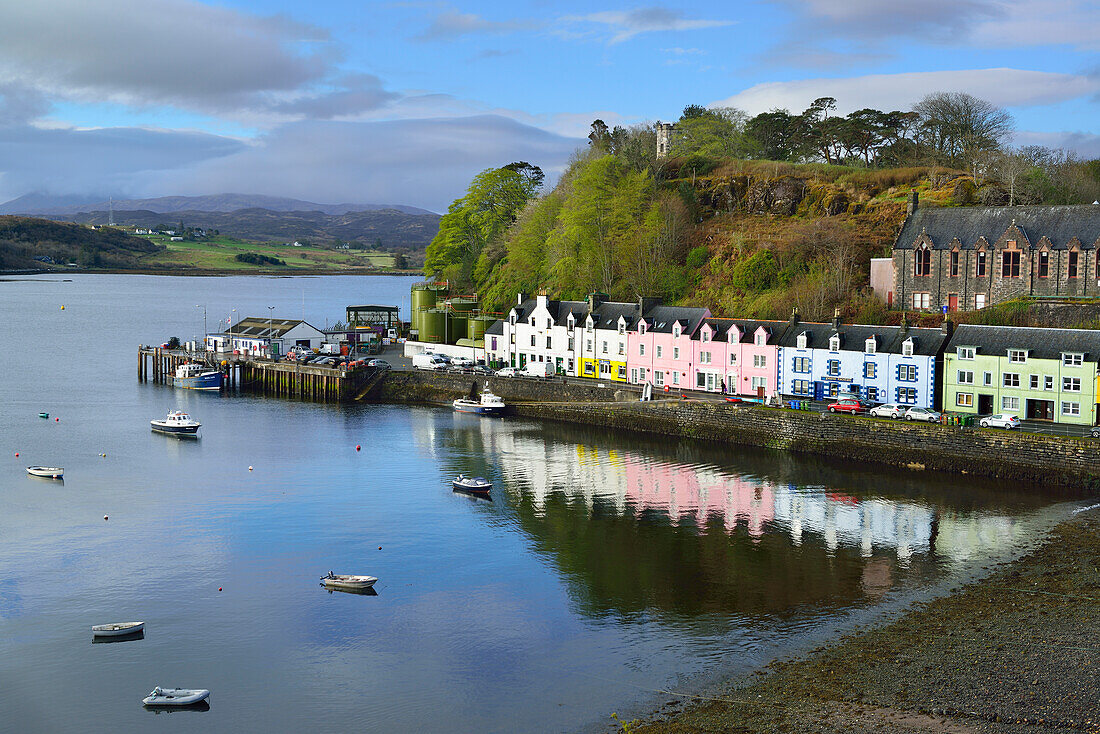 Ort Portree mit Hafen, Portree, Isle of Skye, Schottland, Großbritannien, Vereinigtes Königreich