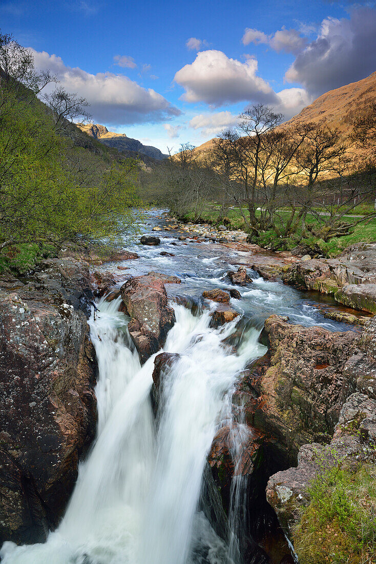 Wasserfall, Lower Falls, Glen Nevis, Ben Nevis, Highland, Schottland, Großbritannien, Vereinigtes Königreich