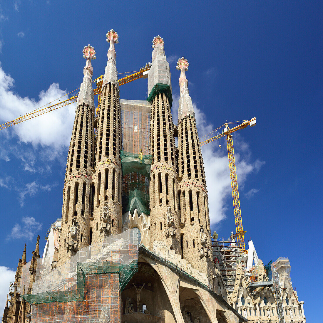 Church La Sagrada Familia, Basilica and Expiatory Church of the Holy Family, architect Antoni Gaudi, UNESCO World Heritage Site Casa Milà, Catalan modernista architecture, Art Nouveau, Eixample, Barcelona, Catalonia, Spain