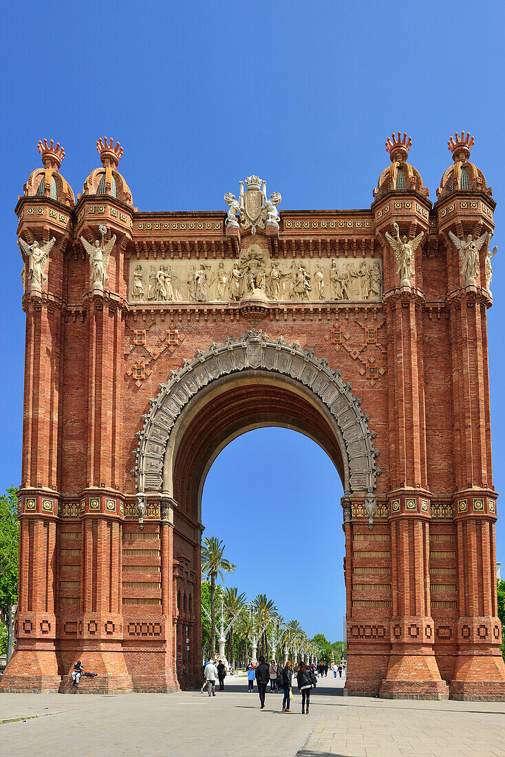 Arc de Triomf, triumphal arch by architect Josep Vilaseca i Casanovas, Neo-Mudejar style, Barcelona, Catalonia, Spain